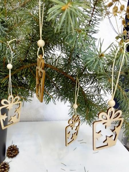 6 Holzanhänger Geschenk mit Sternen